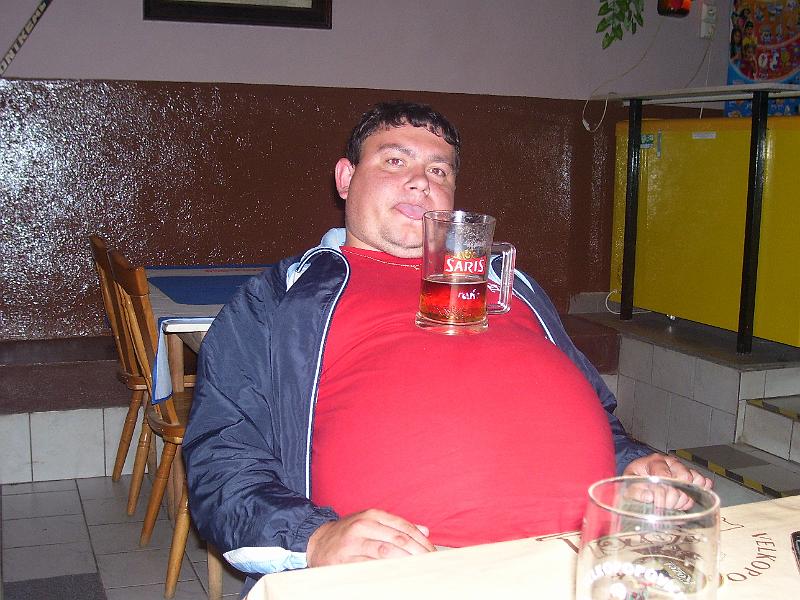 100_3044.JPG - Braňove vyšportované brucho